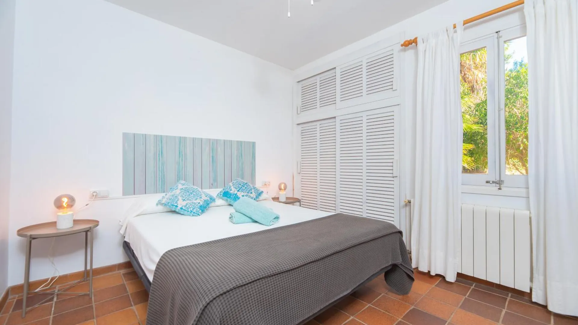Villa Cap Martinet Talamanca  塔拉曼卡